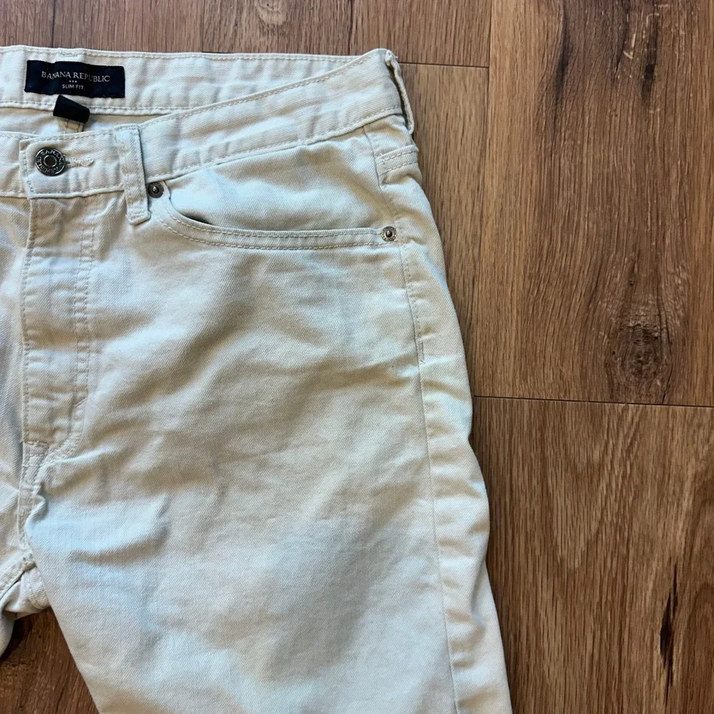 Banana Republic Mens Slim Fit Denim Cutoff Shorts Off White 32x32 Raw Hem